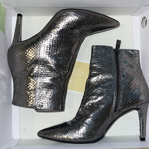 Michael Kors Metallic ankle boots - Picture 2 of 8